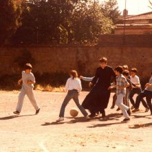 Nanni Moretti (al centro) ne La messa è finita