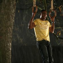 B.J. Britt sotto la pioggia in una sequenza di Transfer