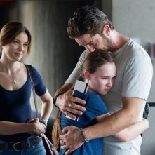 Gerard Butler in Machine Gun Preacher con Madeline Carroll e Michelle Monaghan
