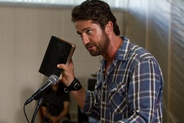 Gerard Butler predica durante una scena di Machine Gun Preacher