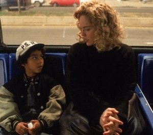 Gloria: Sharon Stone e Jean-Luke Figueroa in una scena del film di Sidney Lumet