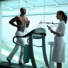 L'atletico B.J. Britt in una scena di Transfer