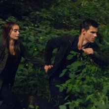 Taylor Lautner con Lily Collins in una scena di Abduction - riprenditi la tua vita