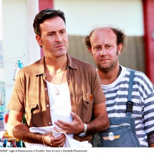 Ale e Franz in una scena della fiction Area Paradiso