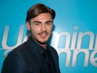 Francesco Monte in una immagine promo per Uomini e Donne