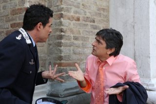 Baciato dalla fortuna: Vincenzo Salemme con Alessandro Gassman nella commedia