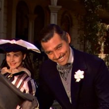 Clark Gable con Vivien Leigh in una scena del colossal Via col vento
