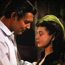 Clark Gable e Vivien Leigh in una scena di Via col vento