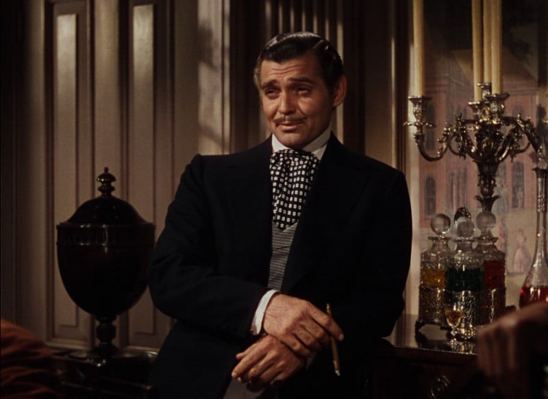 Clark Gable in una scena del film Via col vento (1939)