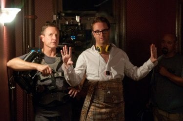 Ryan Gosling accanto Nicolas Winding Refn sul set del film Drive (2011)