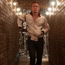 Ryan Gosling in una scena del film Drive da lui interpretato nel 2011