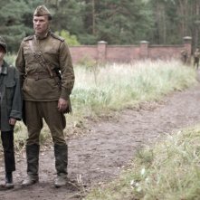 4 Days in May: Aleksei Guskov in una sequenza, accanto ad un giovane protagonista