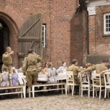 4 Days in May: una scena di gruppo del dramma bellico