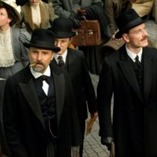 A Dangerous Method: Viggo Mortensen con Michael Fassbender in una scena