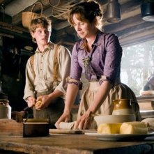 Jeremy Irvine Ed Emily Watson In Una Scena Di War Horse 216162