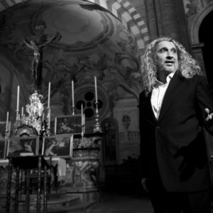 Beppe Cantarelli sul set del Film L'età del Bronzo.