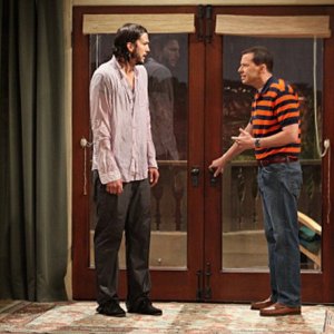 Due uomini e mezzo: primo incontra tra Jon Cryer ed Ashton Kutcher nell'episodio Nice to Meet You, Walden Schmidt