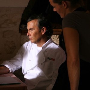 Paolo Sassanelli in Oltre il Mare con Marit Nissen (di spalle)