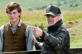 Steven Spielberg e Jeremy Irvine sul set di War Horse