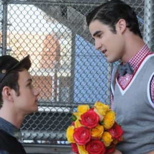 Chris Colfer e Darren Criss in una scena dell'episodio di Glee Asian F