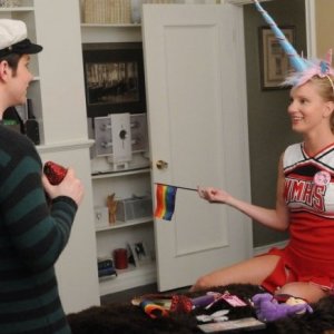 Chris Colfer e Heather Morris in una scena dell'episodio di Glee 'I Am Unicorn'