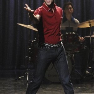 Darren Criss in una scena dell'episodio di Glee 'I Am Unicorn'