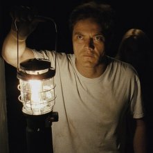 Take Shelter: il protagonista Michael Shannon in una scena notturna