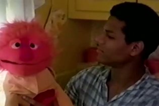 Trailer - Being Elmo: A Puppeteer's Journey