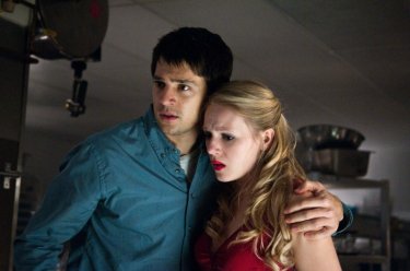 Final Destination 5: Emma Bell e Nicholas D'Agosto nei panni di Molly e Sam in una scena del film