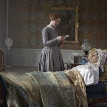 Judi Dench e Mia Wasikowska in una scena di Jane Eyre