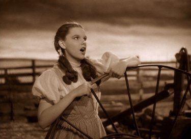 Judy Garland in una scena de Il mago di Oz