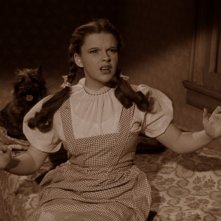 Judy Garland in una scena de Il mago di Oz