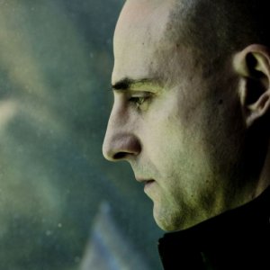 Mark Strong nel ruolo del cattivo in Un poliziotto da happy hour