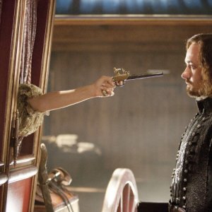 Milla Jovovich e Matthew Macfadyen sono Milady e Athos ne I tre moschettieri in 3D
