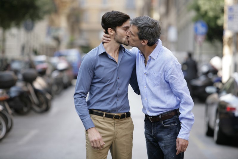 Stefano Dionisi E Andre Watson Si Scambiano Un Bacio Ne L Amore Fa Male 216709