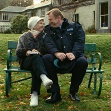 Un poliziotto da happy hour: Fionnula Flanagan e Brendan Gleeson sono madre e figlio
