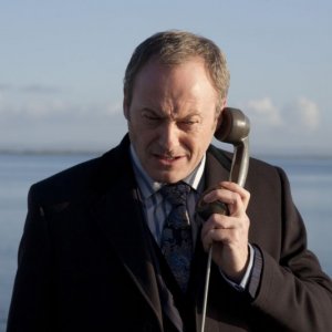 Un poliziotto da happy hour: Liam Cunningham in una scena del film