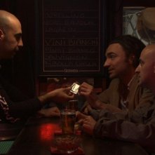 Cara, ti amo...: Alessandro Procoli, Luciano Scarpa e Angelo Orlando in una scena del film alle prese con il preservativo scaduto