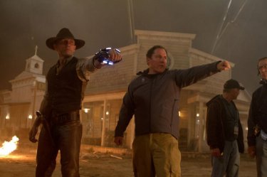 Cowboys & Aliens: Daniel Craig insieme a Jon Favreau sul set del film