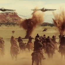 Cowboys & Aliens: gli uomini a cavallo cercano di contrastare l'attacco aereo del nemico