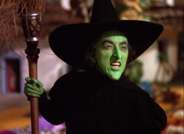 Margaret Hamilton in una scena del film Il mago di Oz