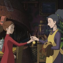 Un'affettuosa scena di Arrietty - Il mondo segreto sotto il pavimento