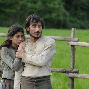 Giulia Michelini e Michele Alhaique in una scena del film Cavalli di Michele Rho