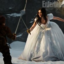 Lily Collins in The Brothers Grimm: Snow White: una sequenza del film