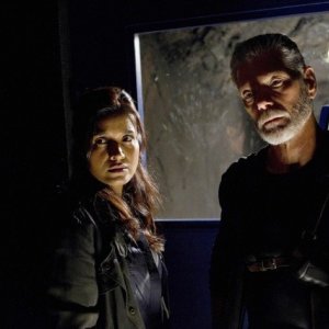 Terra Nova: Stephen Lang e Shelley Conn nell'episodio What Remains