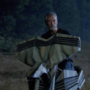 Terra Nova: Stephen Lang nell'episodio What Remains
