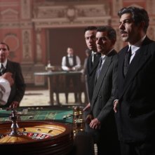 A destra, Pierfrancesco Favino, protagonista della fiction Rai Il Generale Della Rovere