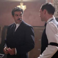 A sinistra, Pierfrancesco Favino in una scena della fiction Rai Il Generale Della Rovere