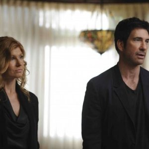 Connie Britton e Dylan McDermott sono Viv e Ben Harmon nel pilot di American Horror Story
