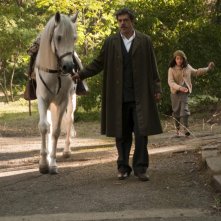 Pierfrancesco Favino e la piccola Valentina Kamenov in una scena della fiction Rai Il Generale Della Rovere